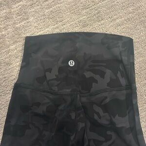Black camo Lulu lemon leggings